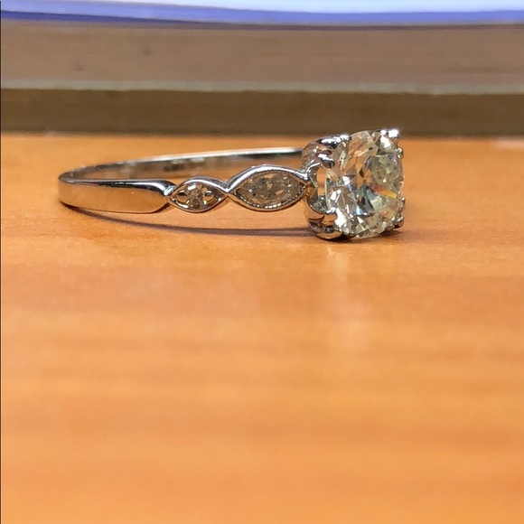1.00 Carat Platinum Diamond Engagement Ring - Picture 2 of 2